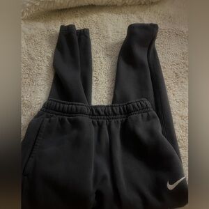 Nike sweats size youth large!🖤